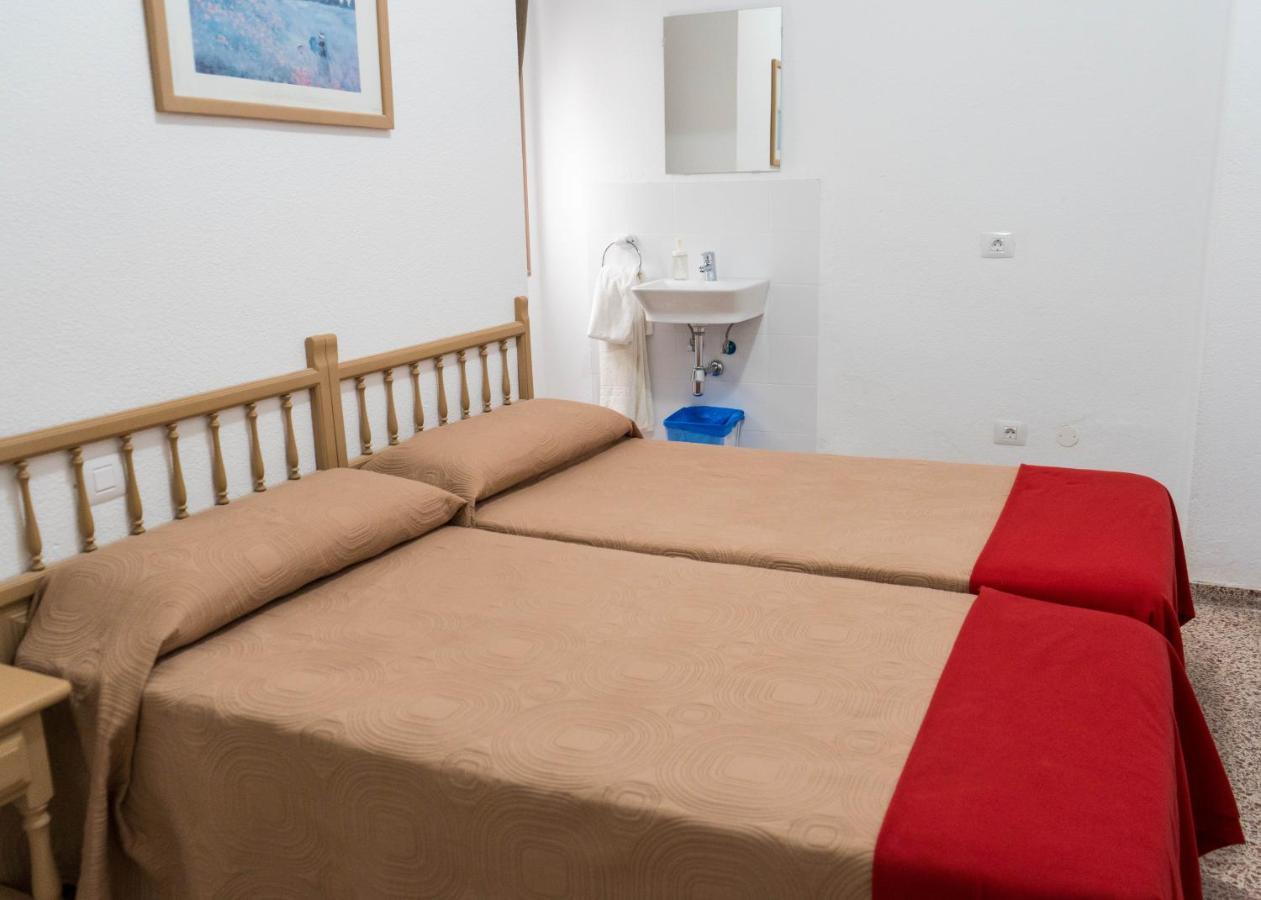 Pension Alcala ภายนอก รูปภาพ